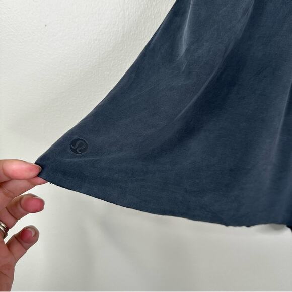 Lululemon The Lab Shorts Womens 8 Dark Gray 4" Inseam Pockets Athleisure - Picture 3 of 6